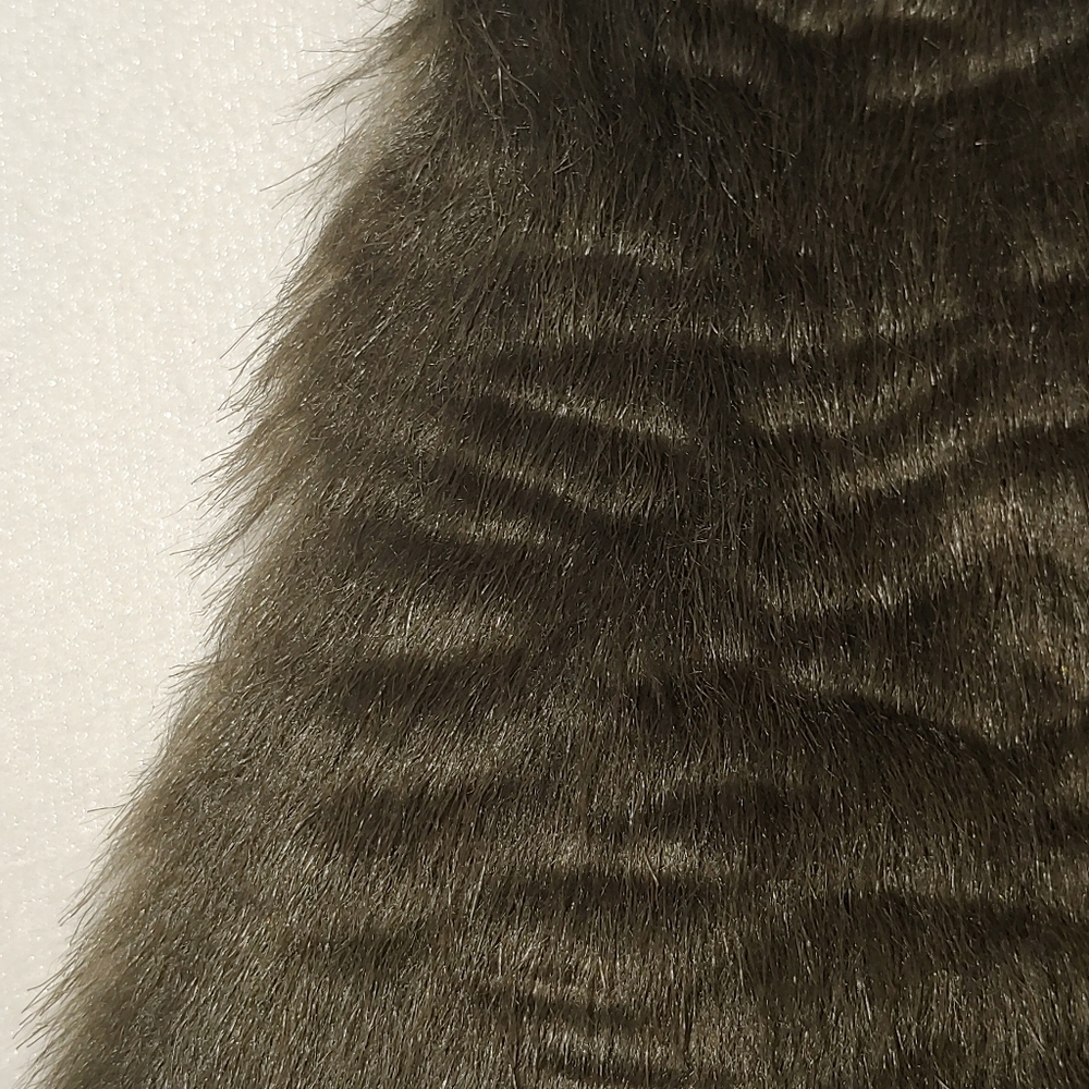NWT Tribal Faux Fur Classic Vest - Picture 3 of 9
